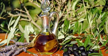 olive oil 1596417 1920 Huile d’olive, colza, tournesol ou huile de noix ?